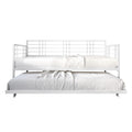 Cama de dia de metal contemporânea com tamanho de solteiro e cama auxiliar